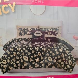 Juicy Couture QUEEN Cheetah Heart Kiss Love 8 piece Comforter and Sheets Set